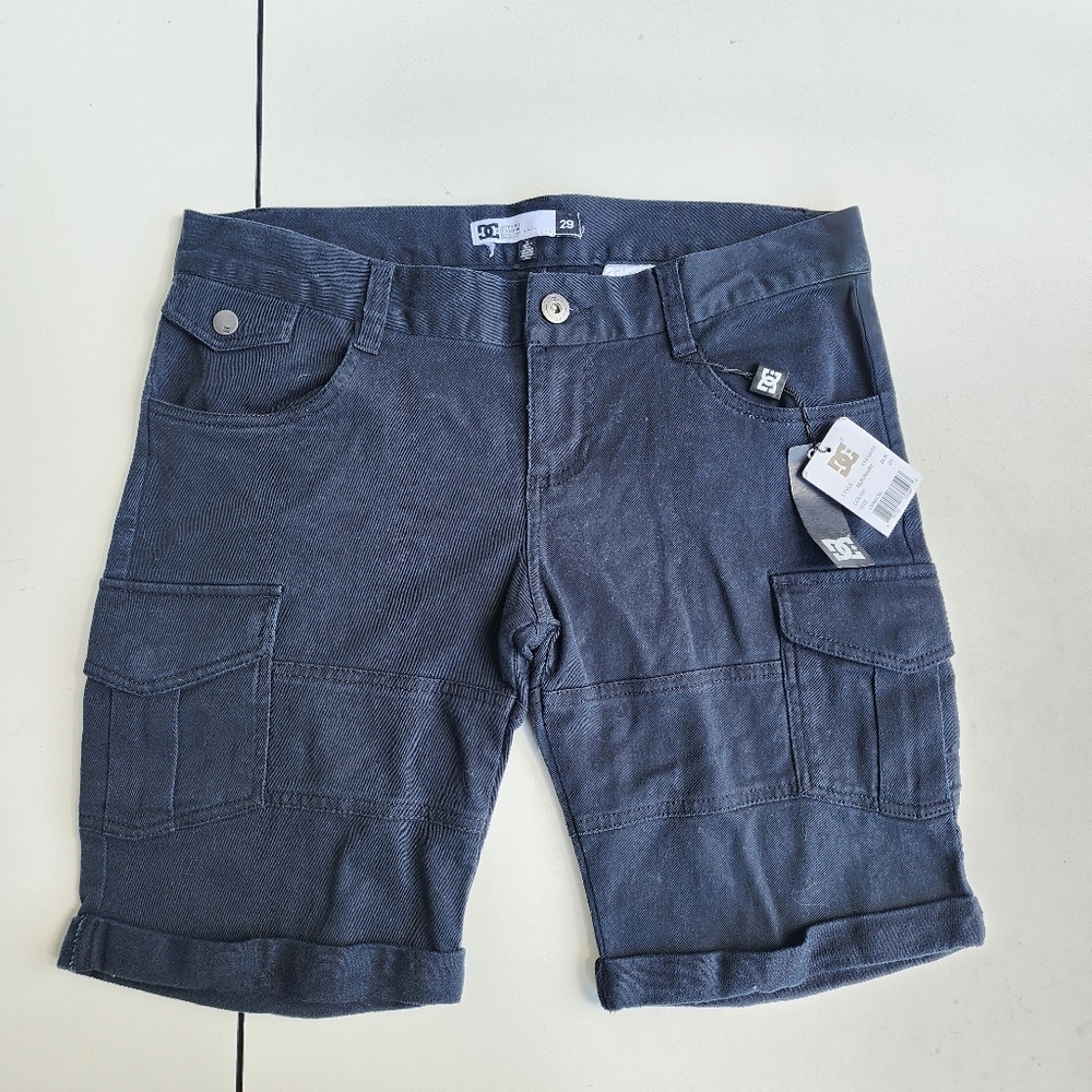 NWT DC Runaway Cargo Cuffed Black Pockets Cotton Shorts Women’s Sz 29